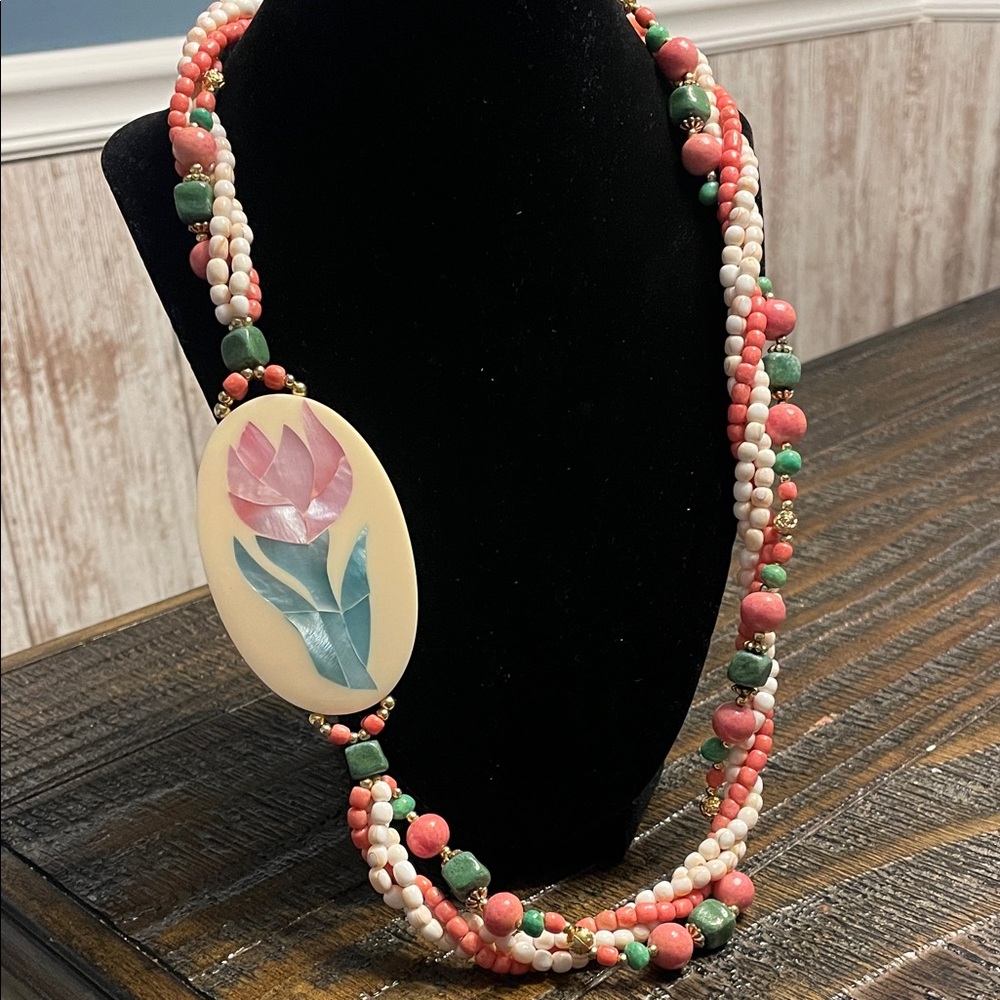 Lee Sands Tulip Necklace & Earring Set